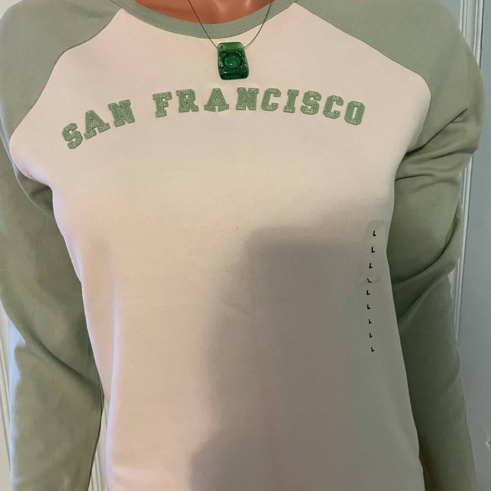 Gap top NWT San Fran logo size large